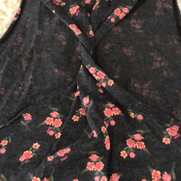 Victoria’s Secret PINK Twisted Back Muscle Tank - Picture 8 of 8